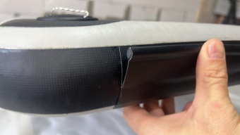 Фиксатор аэрдека к транцу лодки